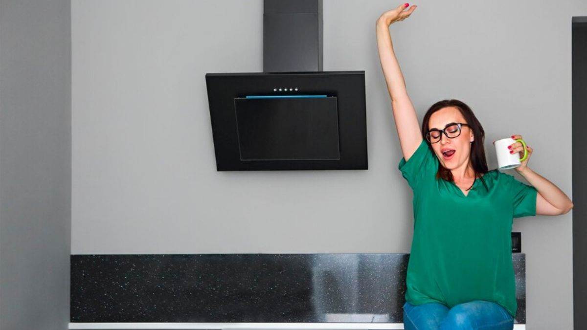 https://www.jagranimages.com/images/newimg/06112024/06_11_2024-auto_clean_chimney_for_kitchen_23826831.jpg