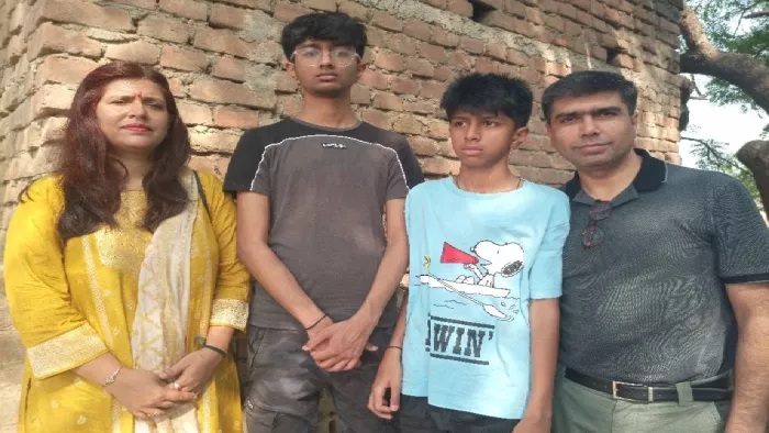 इंग्लैंड से अपने गांव खींच लाई छठी मइया की आस्था