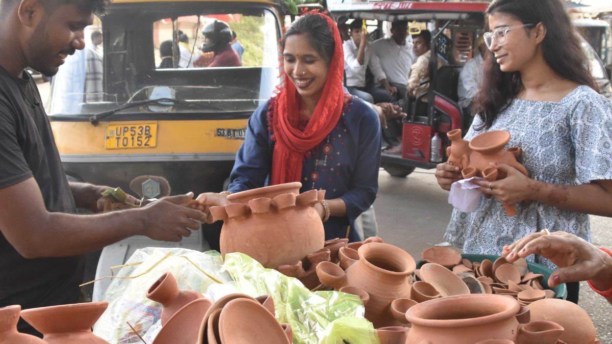 https://www.jagranimages.com/images/newimg/06112024/06_11_2024-chhath_23826736.jpg