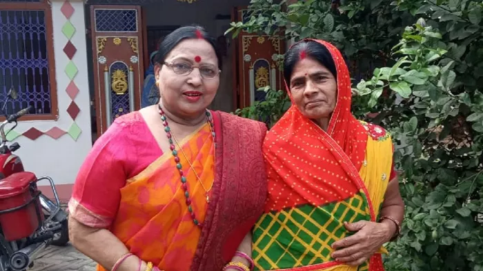 अपनी देवरानी के साथ बिहार कोकिला शारदा सिन्हा।