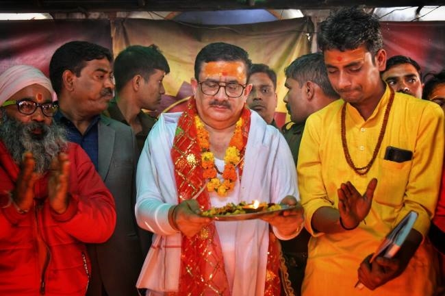 शिया वक्फ बोर्ड के पूर्व चेयरमैन ने अपनाया सनातन धर्म, नाम रखा- जितेंद्र नारायण सिंह त्यागी