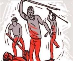 police attacked in meerut beaten hostage soldiers and constable also included in the attackers