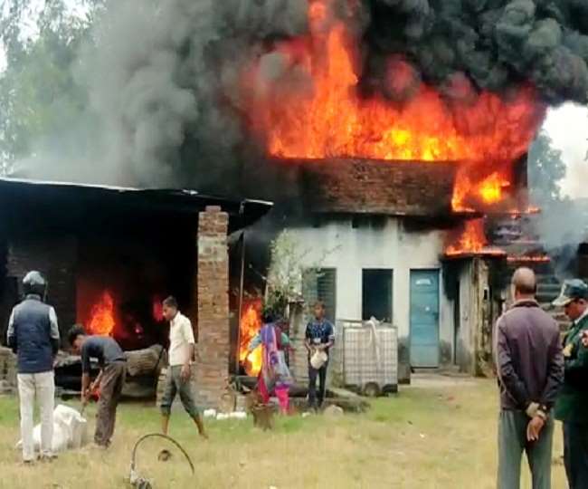हल्‍द्वानी में रामपुर रोड पर आग की लपटों से धधकी लीसा फैक्ट्री