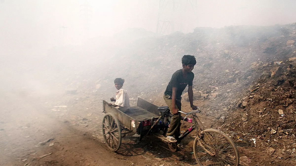 बिहार की राजधानी पटना में प्रदूषण का ग्राफ बढ़ता जा रहा है।
