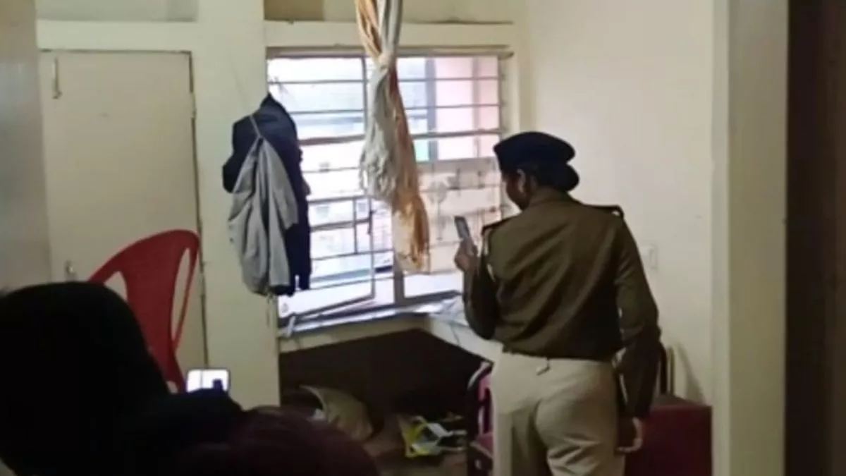 Dhanbad: आइआइटी आइएसएम के इलेक्ट्रिकल इंजीनियरिंग के छात्र ने गमछे लटक कर लगाई फांसी