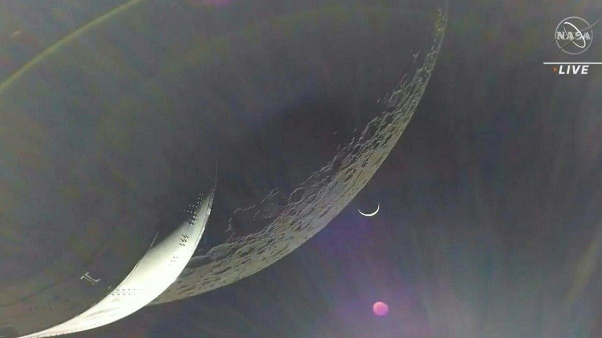 nasa orion spacecraft left for earth after doing moon mission set new record