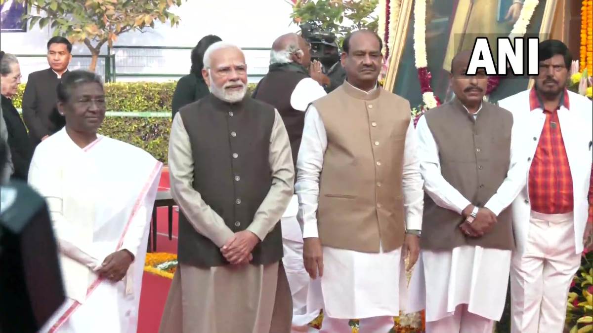 https://www.jagranimages.com/images/newimg/06122022/06_12_2022-pm_modi_on_br_ambedkar_death_anniversary_23246547_93434173.jpg