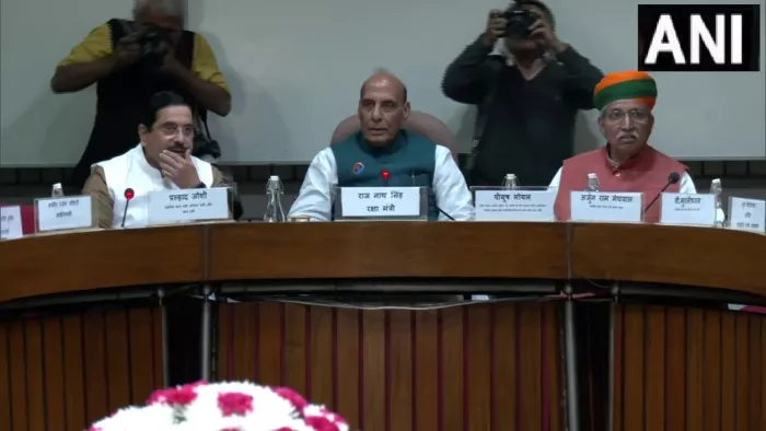 संसद के शीतकालीन सत्र से पहले मंगलवार यानी आज सरकार ने सर्वदलीय बैठक बुलाई है।