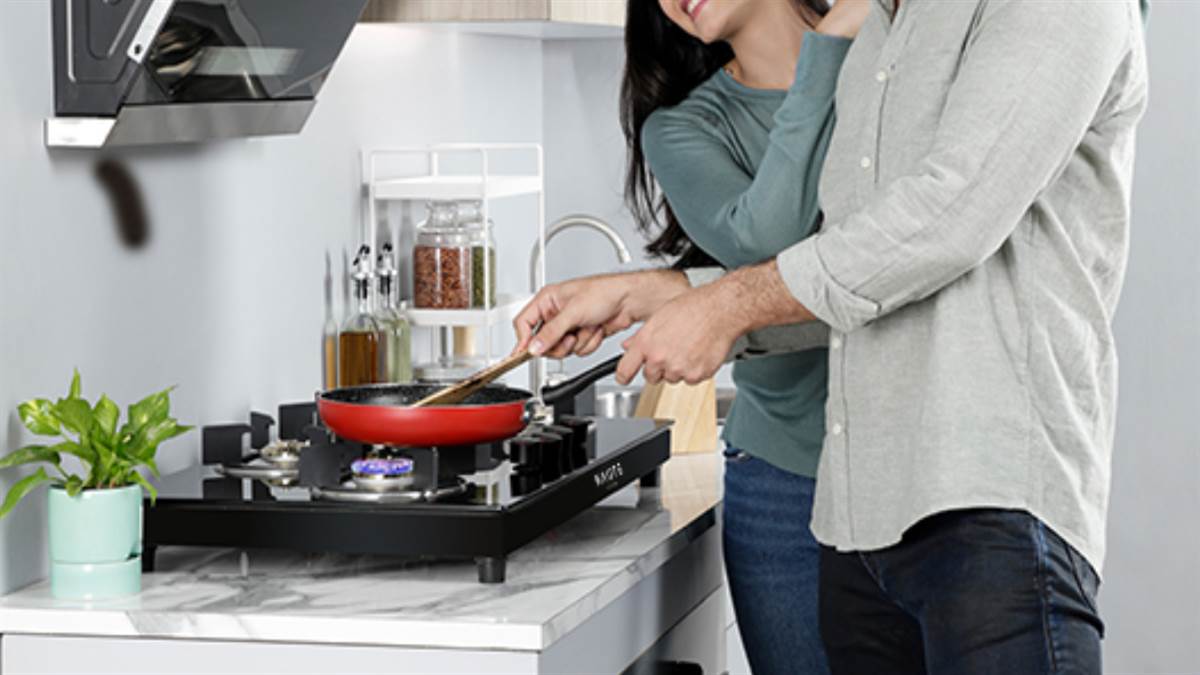https://www.jagranimages.com/images/newimg/06122023/06_12_2023-4_burner_gas_stove_23598338.jpg