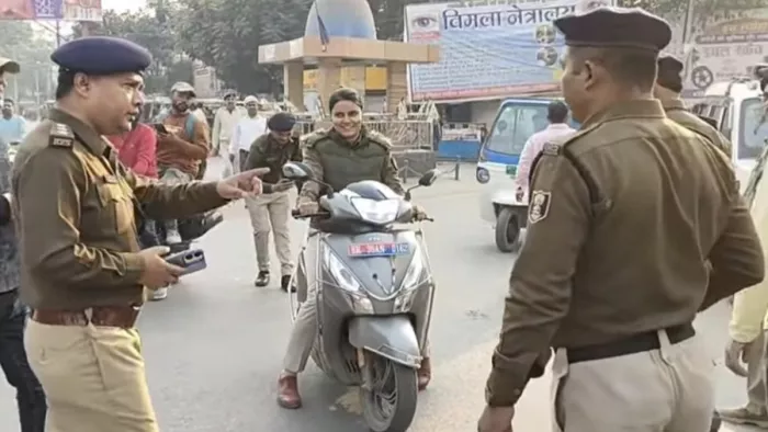 कटिहार में महिला पुलिस का कटा चालान (जागरण)