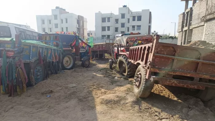 नवादा में 9 ट्रैक्टरों को किया गया जब्त (जागरण)