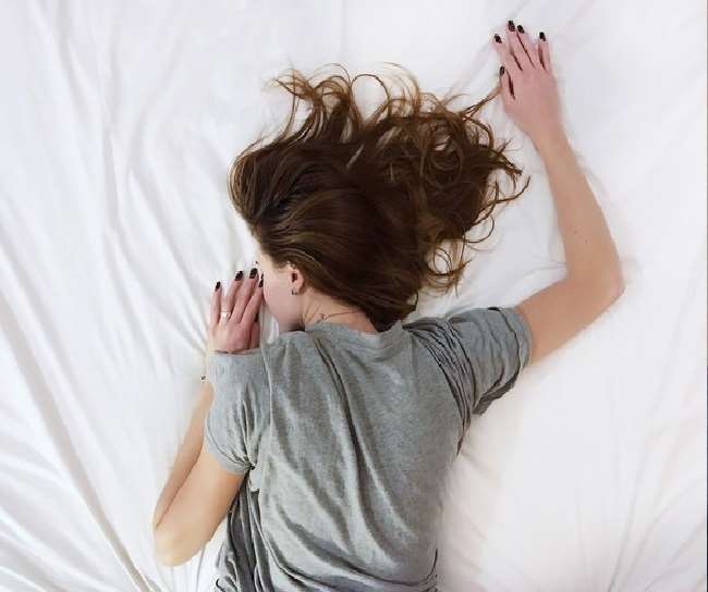 https://www.jagranimages.com/images/newimg/07012022/07_01_2022-teenagers_sleep_22362139_21329311.jpg