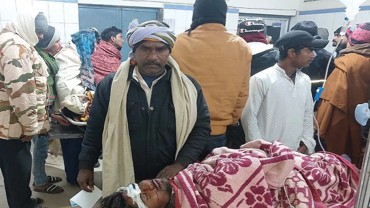 आरा-पटना हाइवे पर बेकाबू कार और ई-रिक्शा के बीच भिड़ंत, पांच लोग घायल