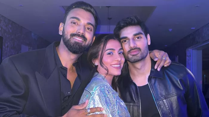Ahan Shetty Party Pics: अहान शेट्टी ने कई फोटोज शेयर की है।