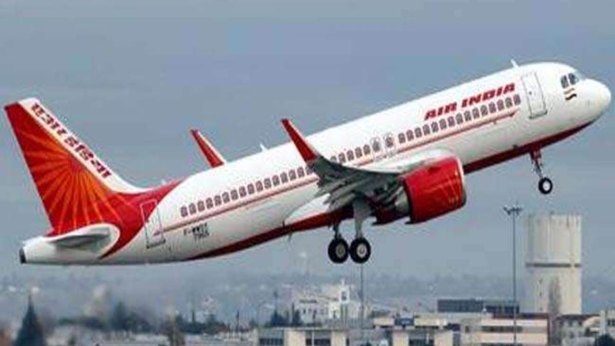 Air India:एयर इंडिया की फ्लाइट में महिला पर पेशाब करने वाला आरोपी बेंगलुरु  से गिरफ्तार, कई धाराओं में केस दर्ज - Peeing on flight Delhi Police summons Air  India staff