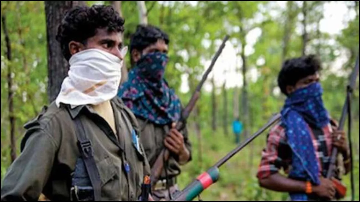 43 उग्रवादियों ने इंफाल में किया आत्मसमर्पण।