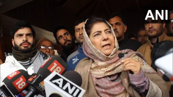पीडीपी प्रमुख महबूबा मुफ्ती ने साधा BJP पर निशाना (फोटो एएनआइ)