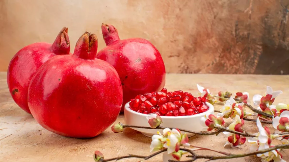 Pomegranate Benefits: सेहत का खजाना है अनार, जानिए इसके फायदे