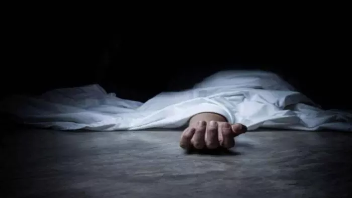तीन बच्चों को जहर खिलाकर मां फंदे पर लटकी, दो ने उगल दिया गुड़