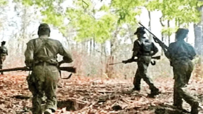 Jharkhand News: उग्रवादियों के खिलाफ चतरा पुलिस का बड़ा एक्शन, TSPC सब जोनल कमांडर समेत चार गिरफ्तार