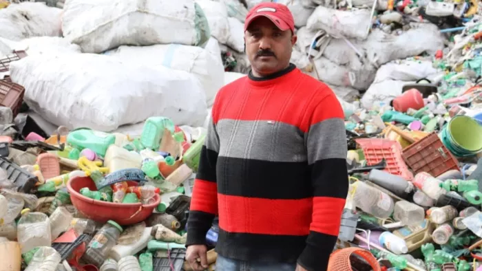 सैकड़ों लोगों को तारिक अहमद गनई ने दिया रोजगार