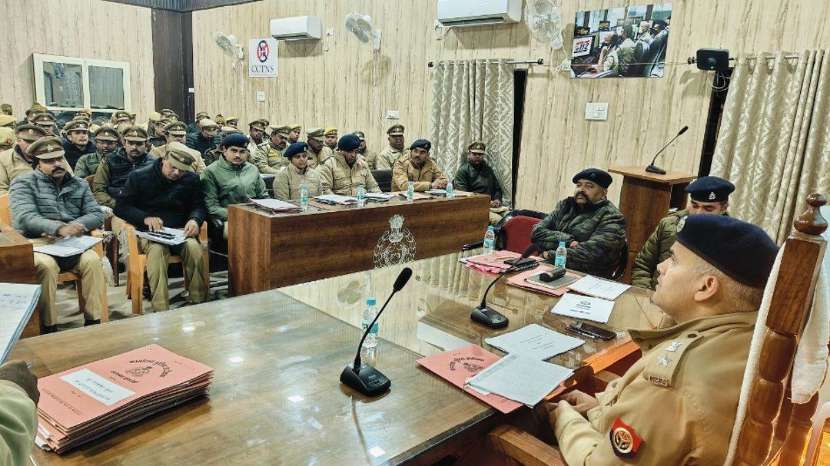 hardoi sp neeraj kumar jadaun suspended four policeman for negligence