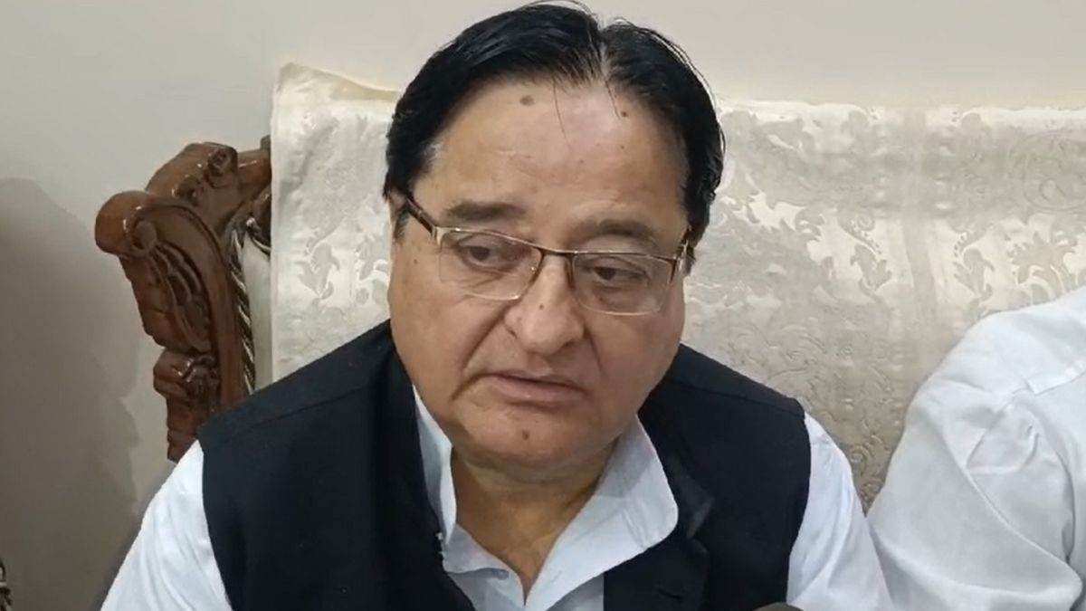 गिरफ्तारी की मांग को लेकर प्रदर्शन, बैकफुट पर आए पूर्व सांसद एसटी हसन; बोले- 'मेरे बयान को तोड़-मरोड़कर पेश किया' - Former Samajwadi Party MP ST Hasan On Backfoot ...