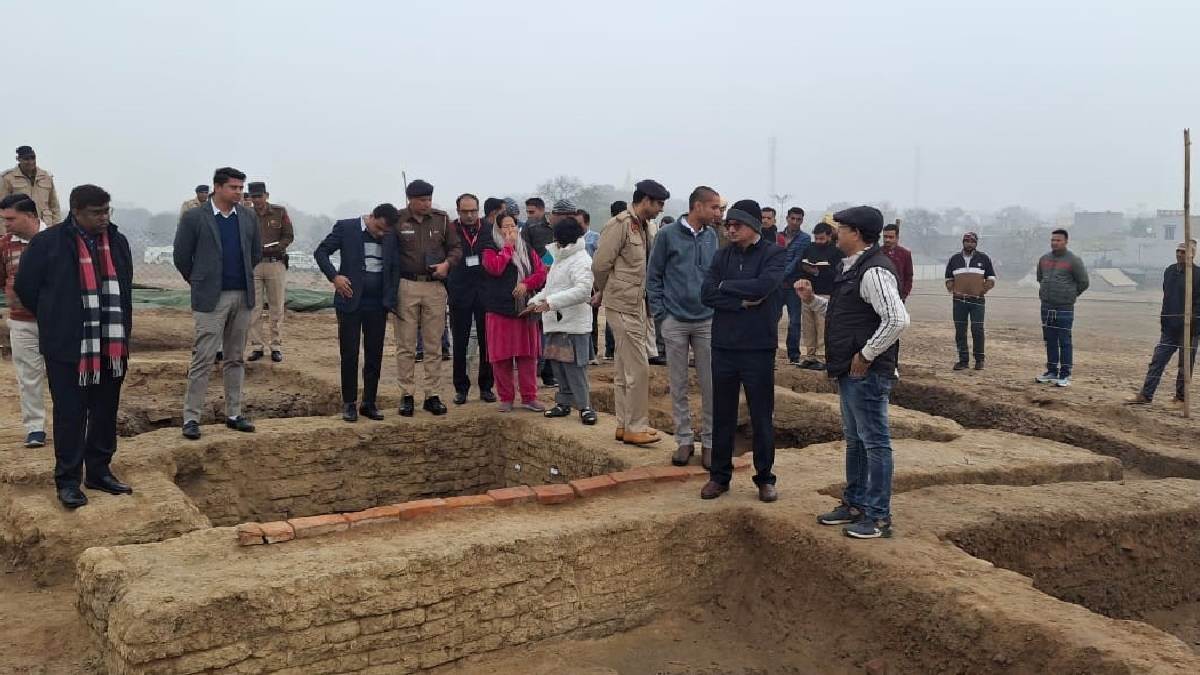 haryana chief secretary vivek joshi visits rakhigarhi marvels at ancient civilization