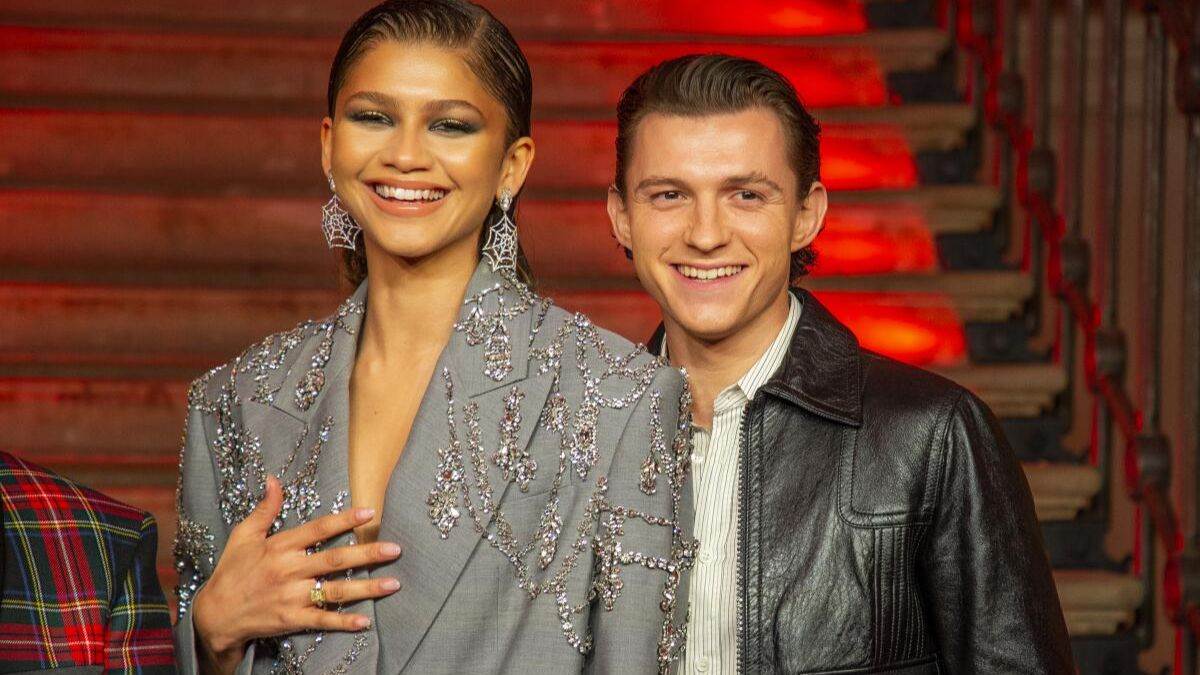 https://www.jagranimages.com/images/newimg/07012025/07_01_2025-zendaya_tom_holland_engagement_news__23862436.jpg