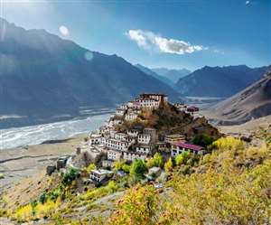 घाटी एकबार फिर से पर्यटकों के स्वागत के लिए तैयार है।