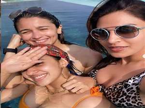 आलिया भट्ट निर्देशक संजय लीला भंसाली की फिल्म 'गंगूबाई काठियावाड़ी' में भी नजर आएंगीl