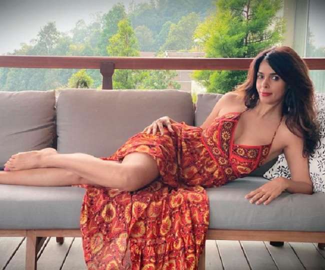 Mallika Sherawat Bikini Video Has Viral During Yoga Session