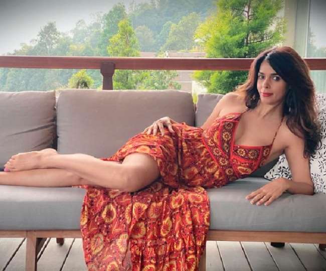 Mallika Sherawat Bikini Video Has Viral During Yoga Session