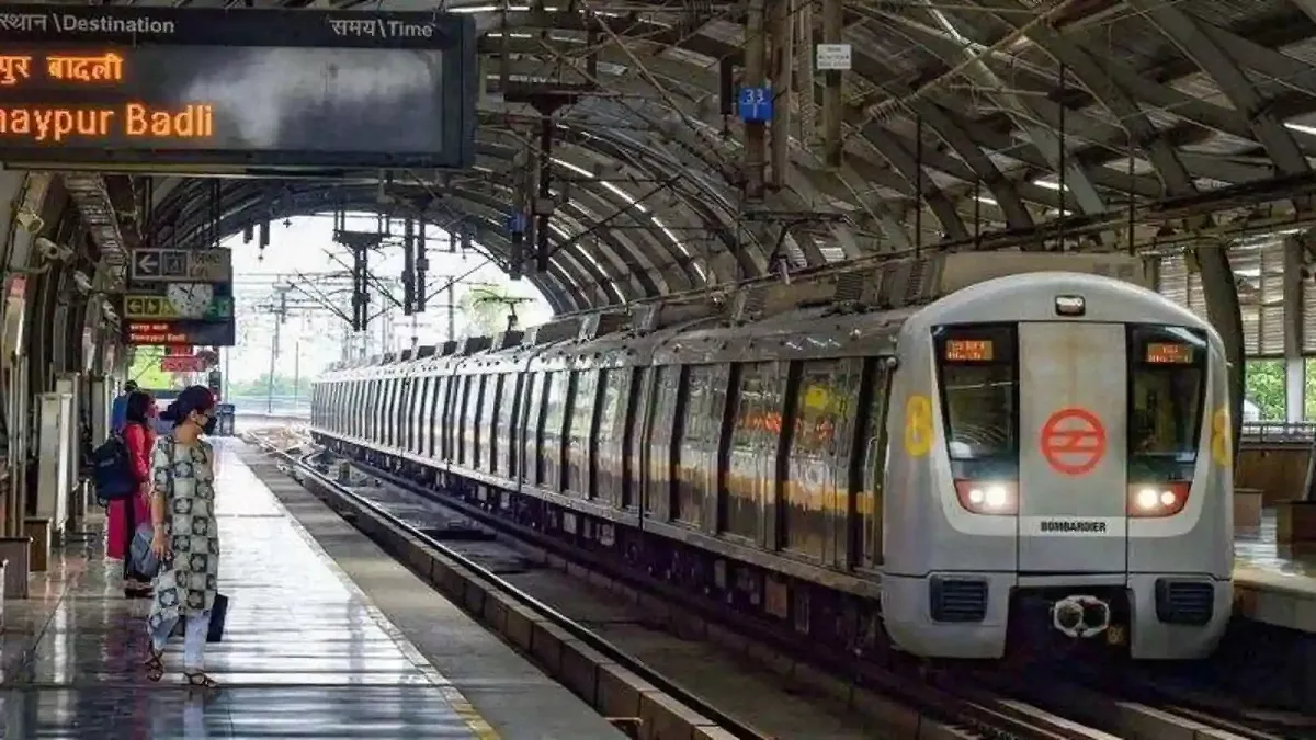 दिल्ली मेट्रो के स्टेशनों पर मुफ्त पानी की सुविधा देना जरूरी नहीं- केंद्र सरकार