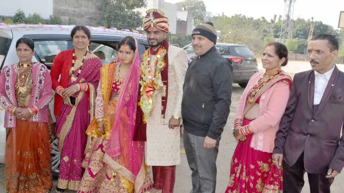 Haridwar News: कालेज प्रबंधन ने छात्र को सुखद दांपत्य और उज्ज्वल भविष्य का आशीर्वाद देकर विदा किया।