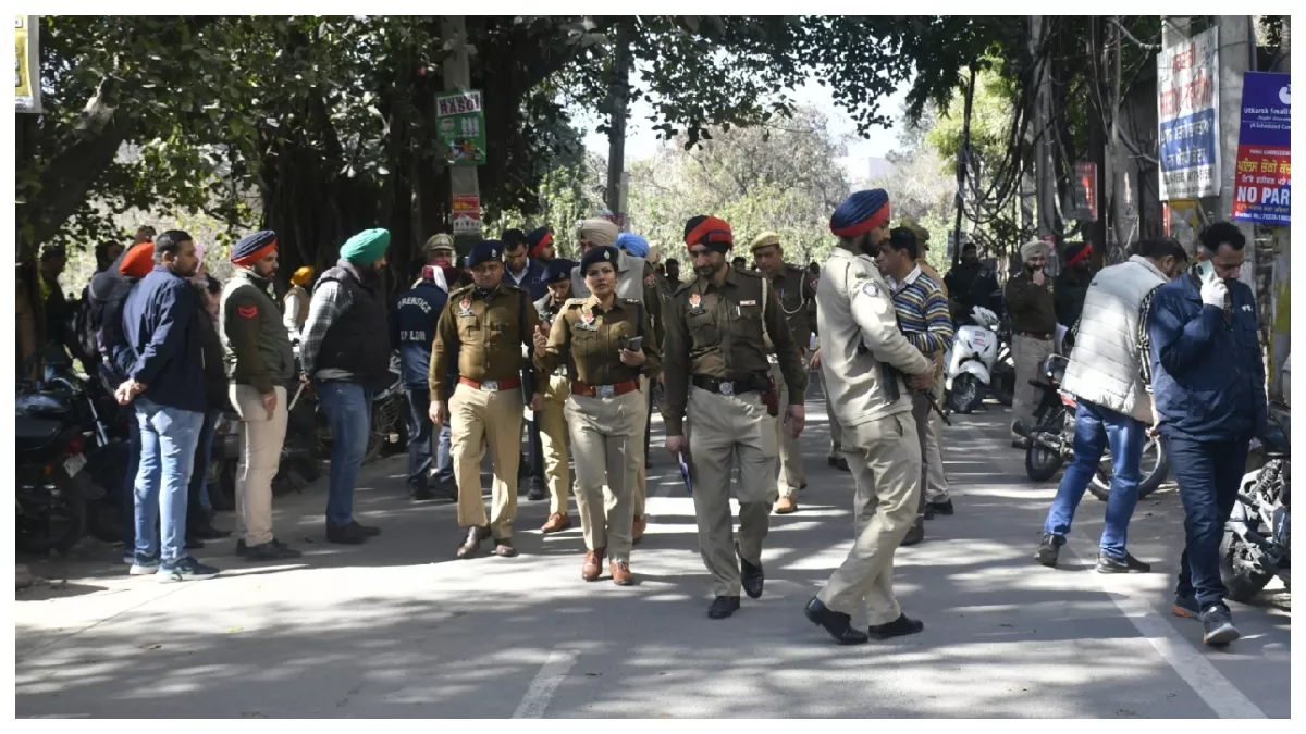 कचहरी परिसर में युवक को तीन गोलियां मारी, छह गिरफ्तार; पुलिस ने क्रास केस किया दर्ज