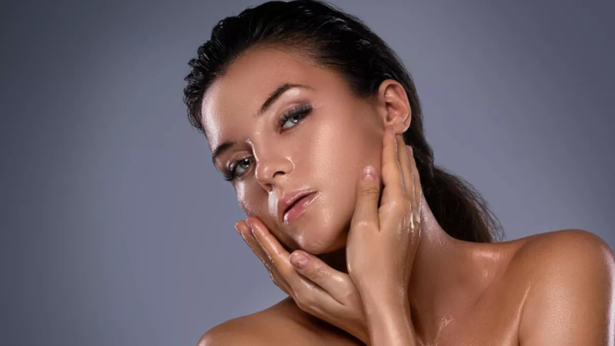 Oily Skin Care Tips: ऐसे करें ऑयली स्किन की देखभाल, नहीं होगी कील-मुंहासों की समस्या