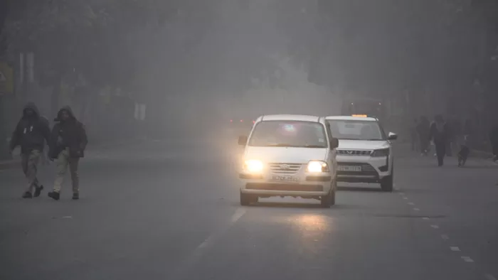 सर्द हवाओं ने बढ़ाई ठिठुरन, गुनगुनी धूप से राहत; दिल्ली-NCR में मौसम का जानिए दो दिन का पूर्वानुमान