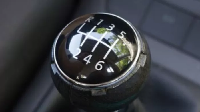 Manual Car Driving के समय आपको 5 चीजों का ध्यान रखना चाहिए।