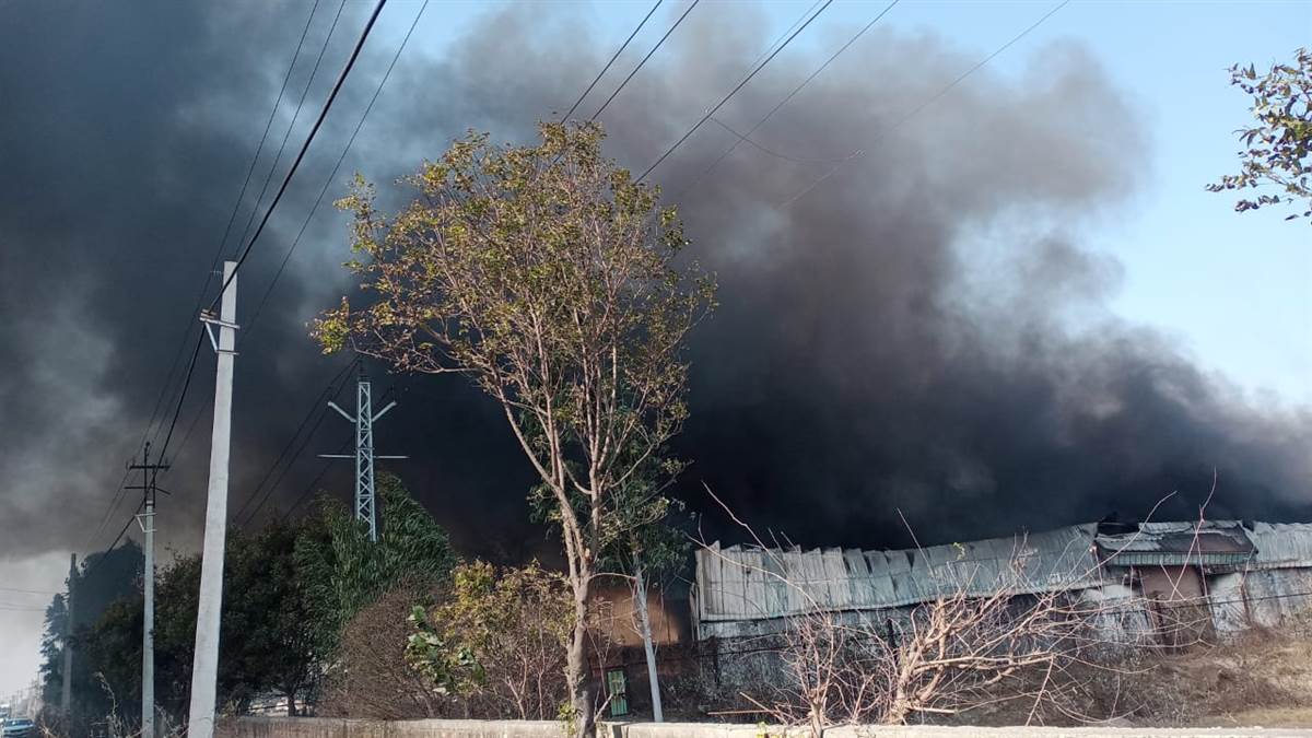 fire broke out in liberty warehouse on chautala road seeing the smoke coming ten fire brigade vehicles were present on spot