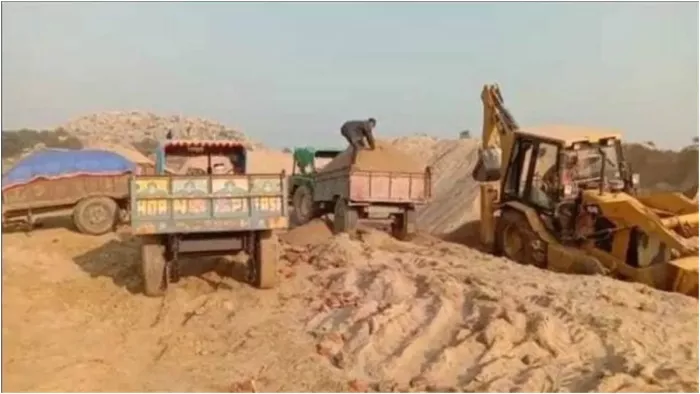 नदी से बालू उठाने लगा प्रतिबंध हटाया गया।
