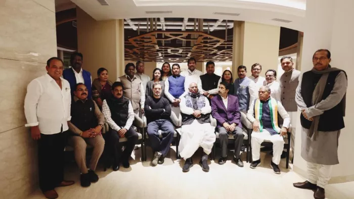 राहुल गांधी और मल्लिकार्जुन खरगे ने मंत्रियों और विधायकों से लिया फीडबैक। (जागरण फोटो)