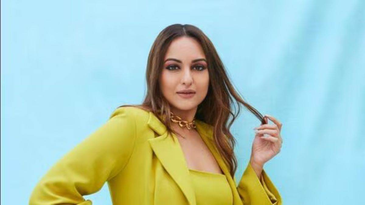 https://www.jagranimages.com/images/newimg/07022025/07_02_2025-sonakshi_7_23880421.jpg