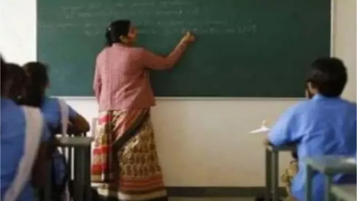 रिटायर्ड शिक्षकों को जॉइनिंग की तारीख से मिल सकता है प्रमोशन का लाभ। (सांकेतिक तस्वीर)