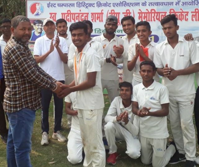 champaran cricket club beat akhaksan eleven by 17 runs