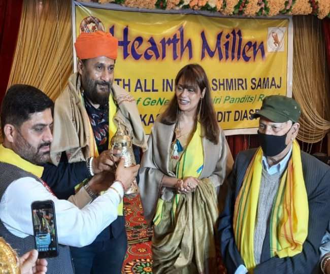 https://www.jagranimages.com/images/newimg/07032021/07_03_2021-director-vivek-agnihotri-pallavi-joshi_21437310.jpg