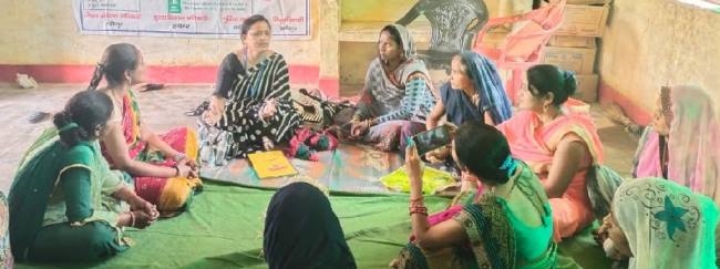 वन स्टाप सेंटर की महिलाओं व छात्राओं को किया जागरूक