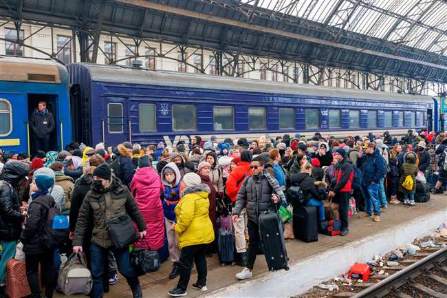 The continuing war between Russia and Ukraine is expected to create a  refugee crisis - रूस और यूक्रेन के बीच जारी युद्ध से शरणार्थियों का संकट  पैदा होने की आशंका