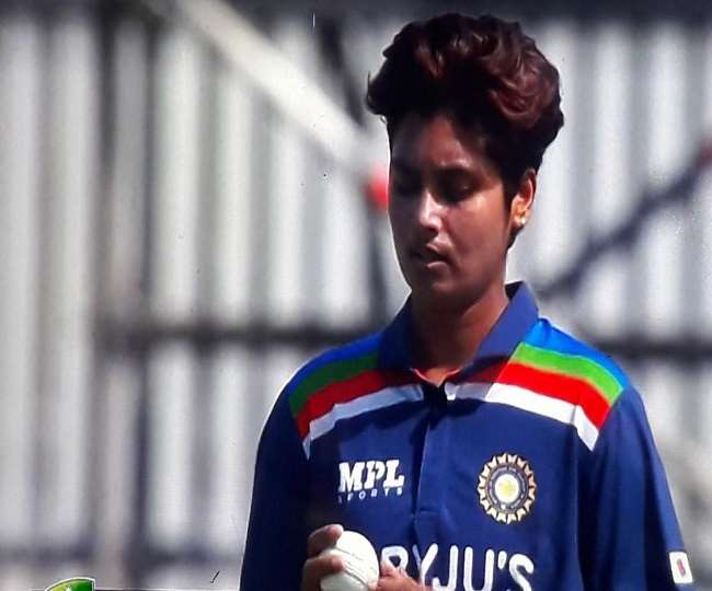 बिजनौर के नेहरु स्टेडियम में आकर क्रिकेट का अभ्यास करने वाली मेघना सिंह।