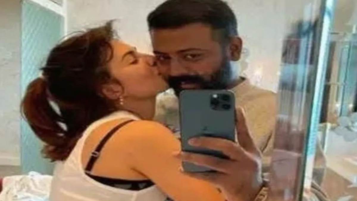https://www.jagranimages.com/images/newimg/07032023/07_03_2023-sukesh_write_love_letter_to_jacqueline_23349689_91059125.jpg